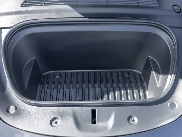 Tesla Model Y 2024 photo 3