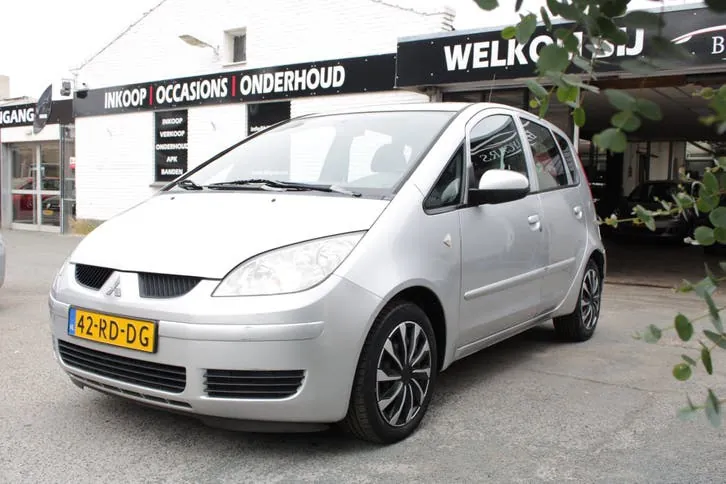 Mitsubishi Colt 2005 photo 2