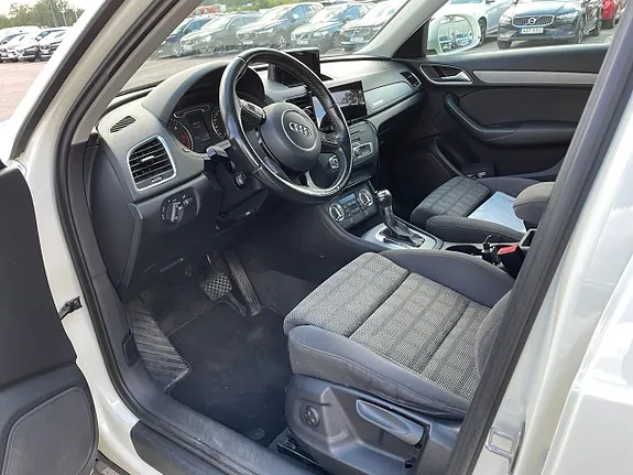 Audi Q3 2012 photo 5