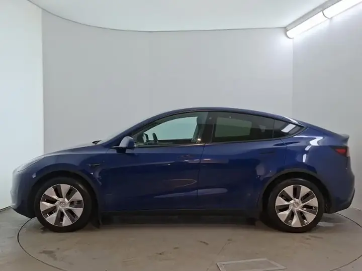 Tesla Model Y 2023 photo 4