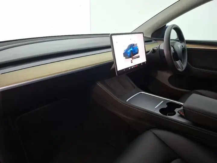 Tesla Model Y 2023 photo 5