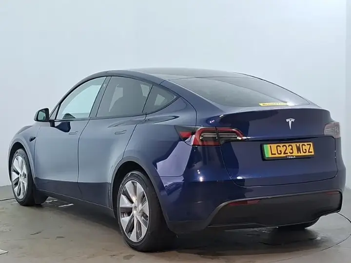 Tesla Model Y 2023 photo 2