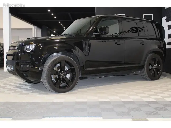 Land Rover Defender 2024 photo 2