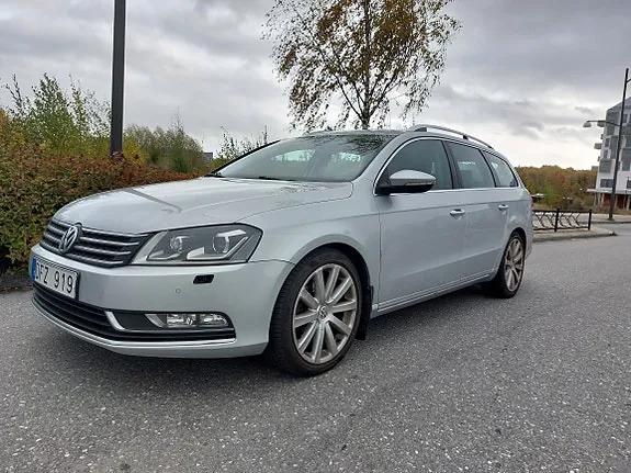 Volkswagen Passat 2012 photo 2
