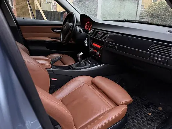 BMW 320D 2009 photo 3
