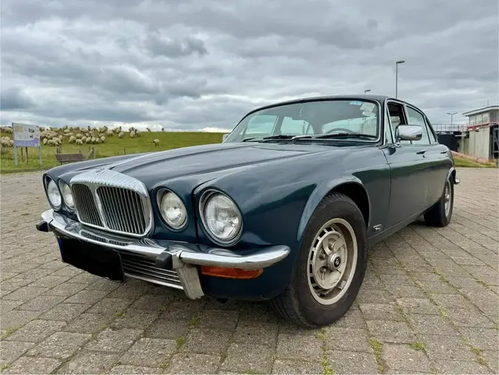 Jaguar Sovereign