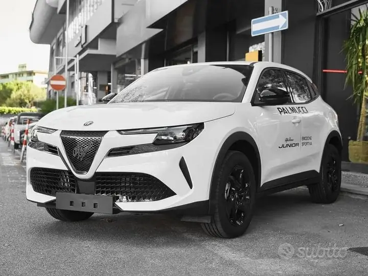 Alfa Romeo Junior 2026 photo 2