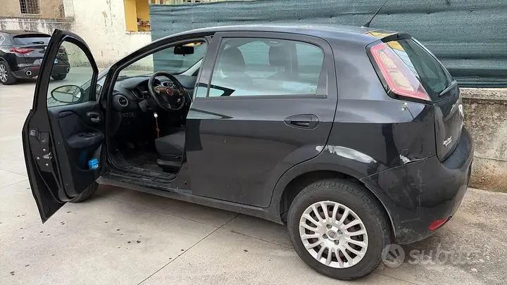 Fiat Grande Punto 2013 photo 2