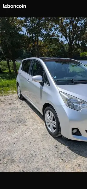 Toyota Verso-S 2011 photo 2