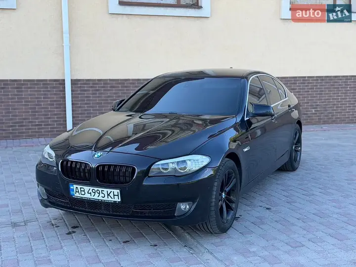 BMW 5 Series 2010 photo 2