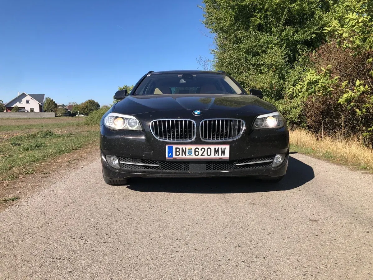 BMW 5 Series 2012 photo 2