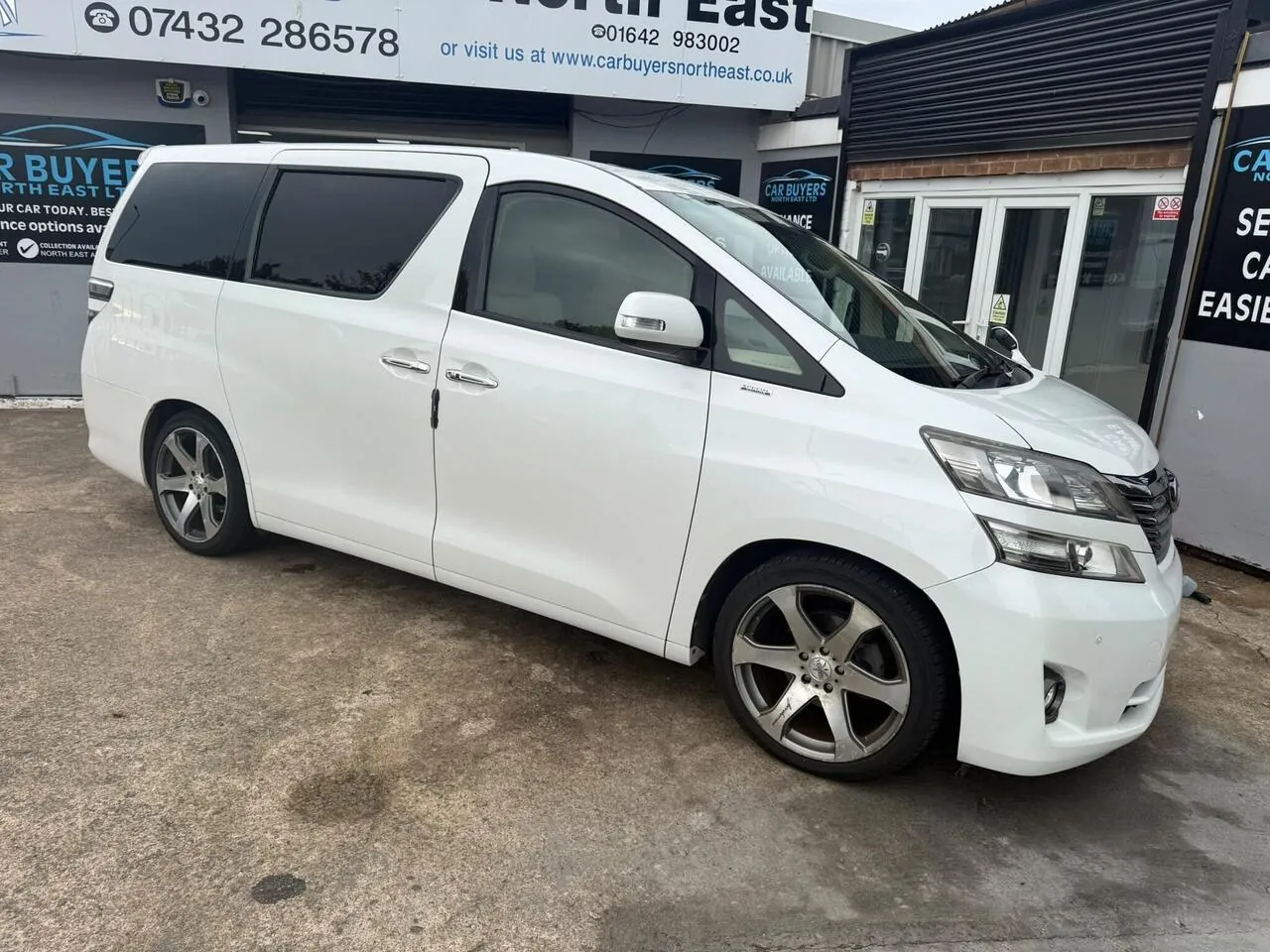 Toyota Vellfire 2022 photo 3