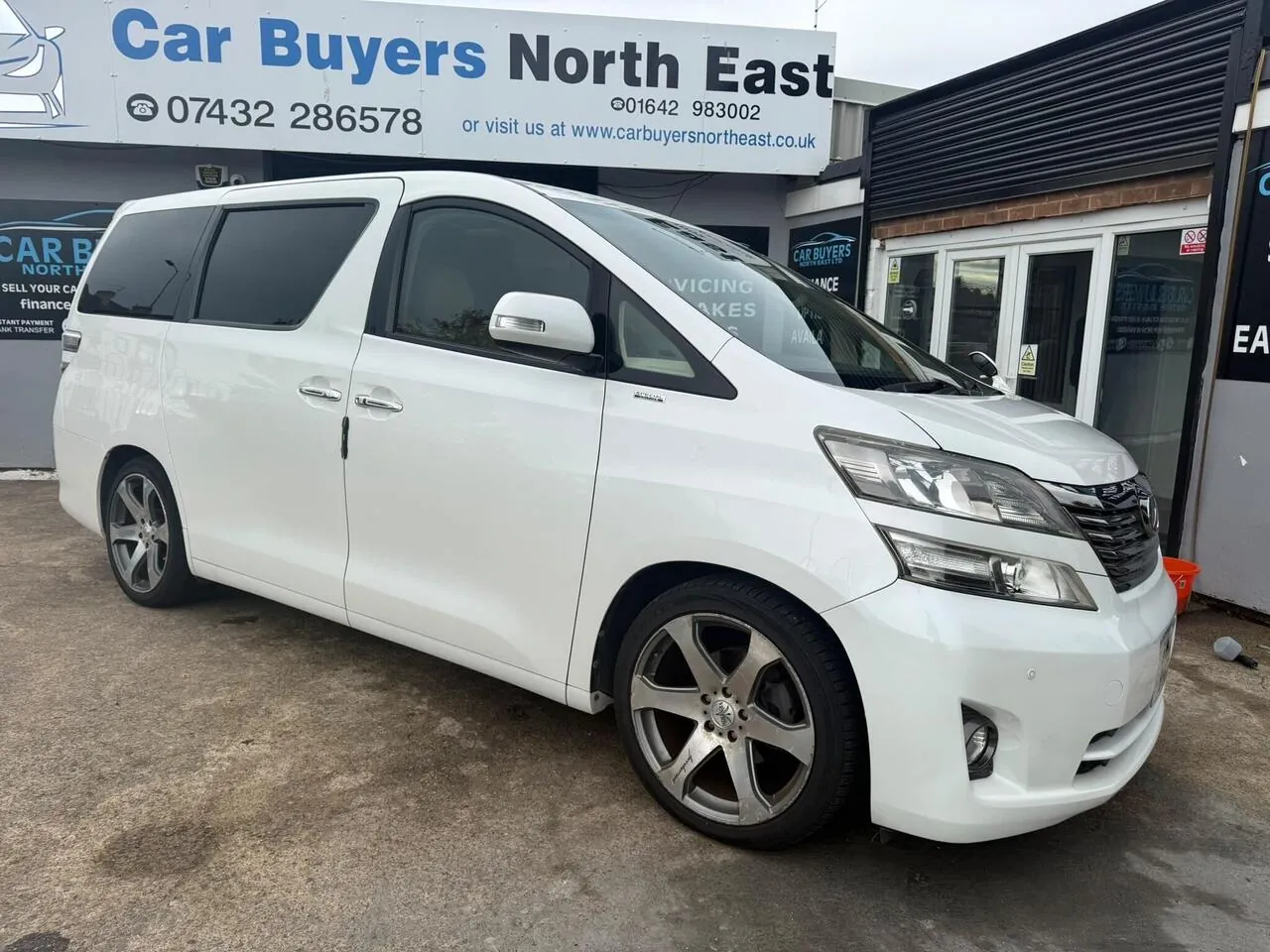 Toyota Vellfire 2022 photo 5