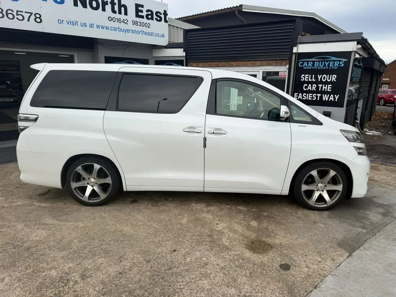 Toyota Vellfire 2022 photo 2