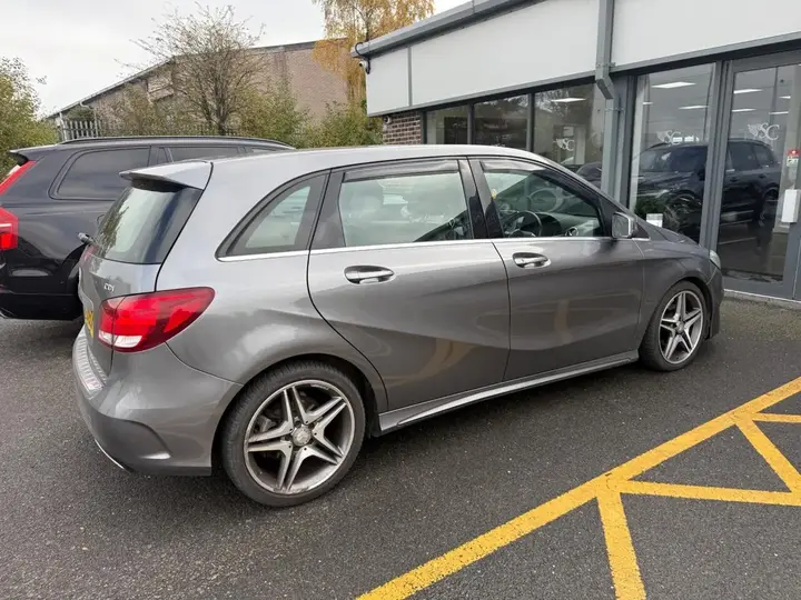 Mercedes-Benz B-Class 2015 photo 4