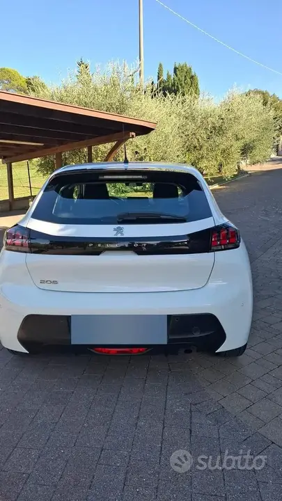 Peugeot 208 2023 photo 3