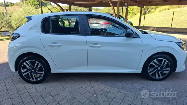 Peugeot 208 2023 photo 2