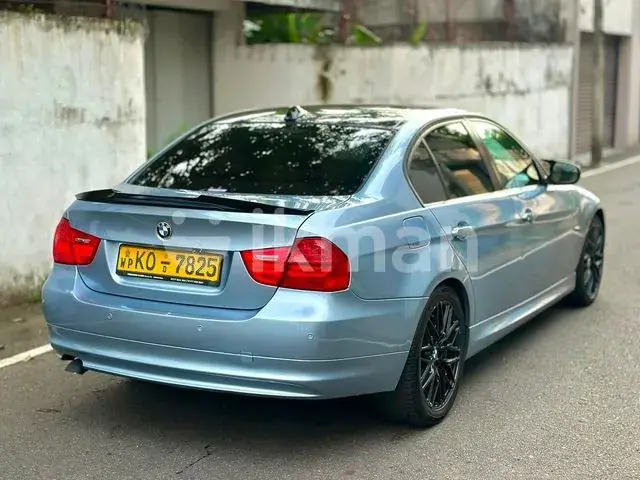 BMW 320D 2011 photo 2