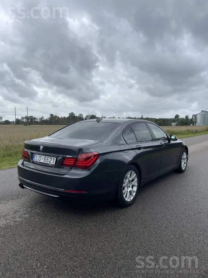 BMW 730 2013 photo 2