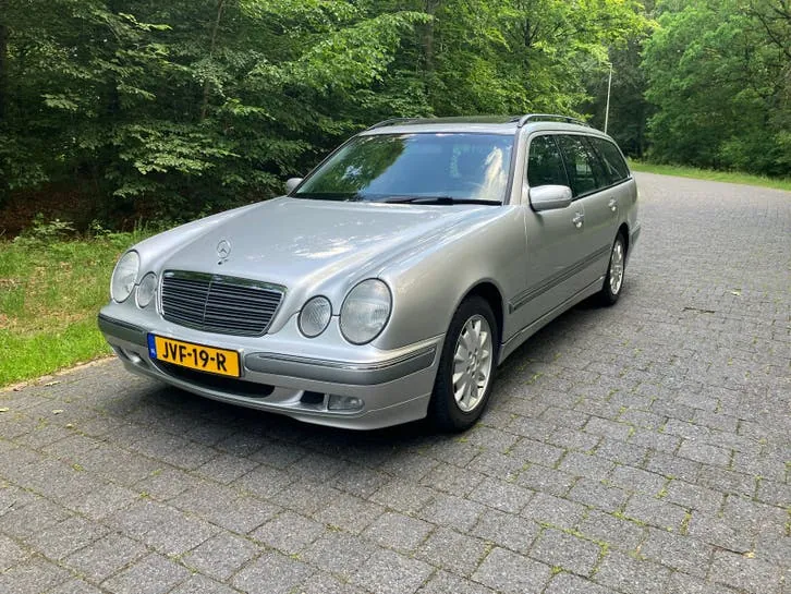Mercedes-Benz E-Class 2001 photo 2