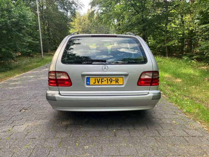 Mercedes-Benz E-Class 2001 photo 3