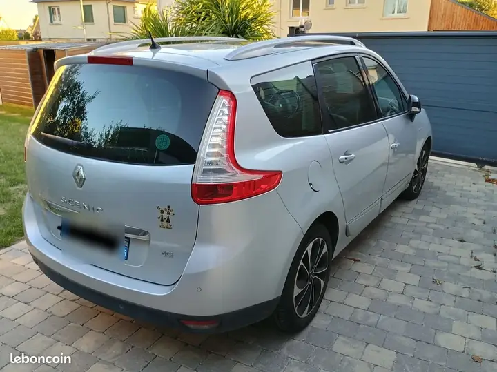 Renault Grand Scenic 2016 photo 2