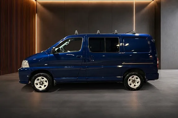 Toyota Hiace 2007 photo 2