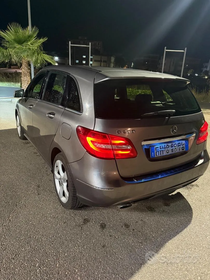 Mercedes-Benz B-Class 2012 photo 2