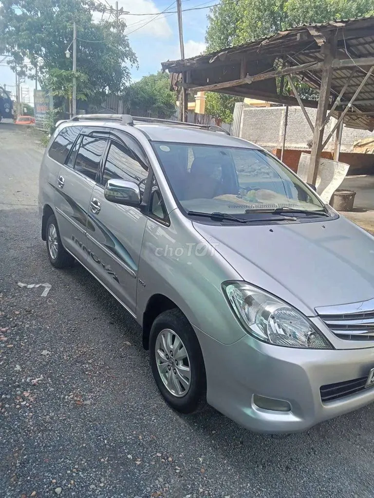 Toyota Innova 2009 photo 3
