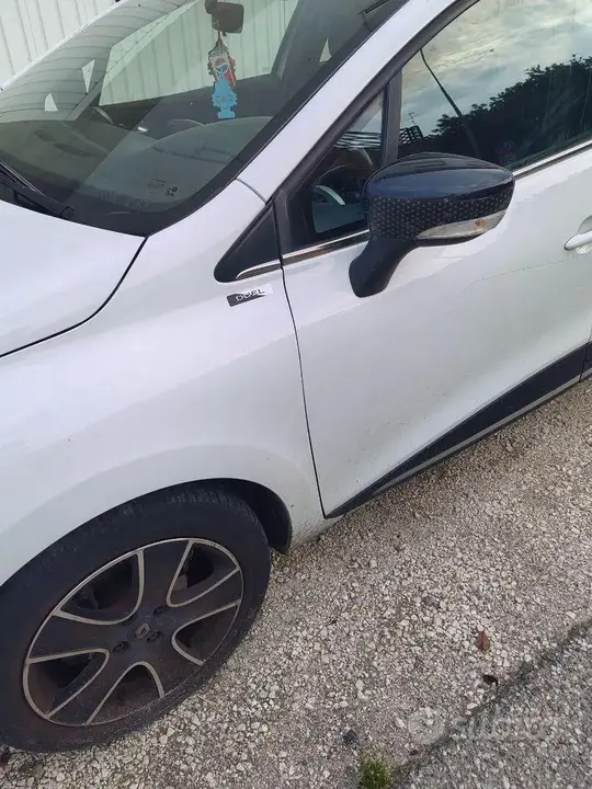 Renault Clio 2016 photo 2