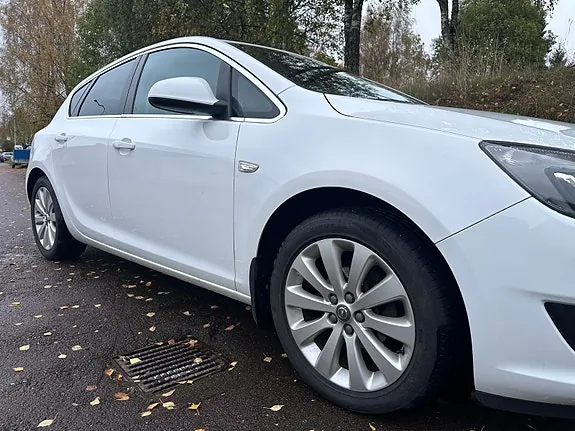 Opel Astra 2015 photo 2