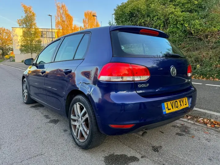 Volkswagen Golf 2010 photo 4
