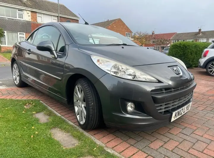 Peugeot 207 2012 photo 2