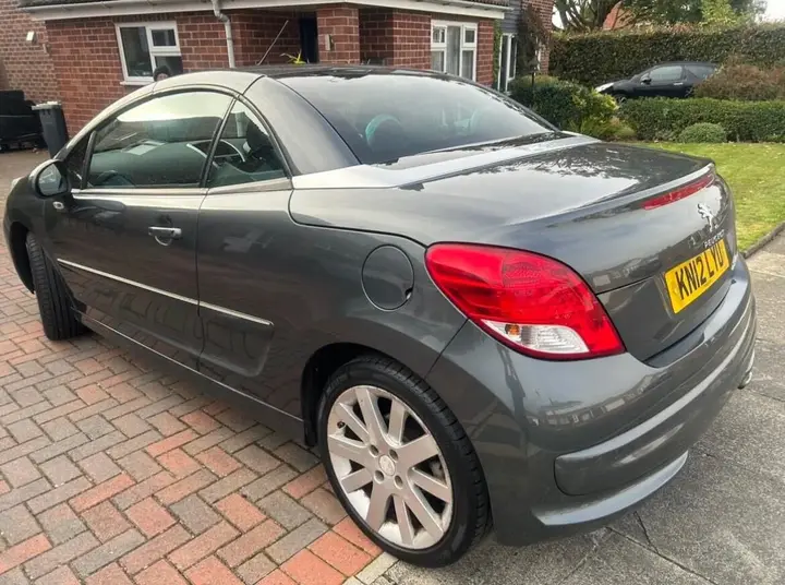 Peugeot 207 2012 photo 3