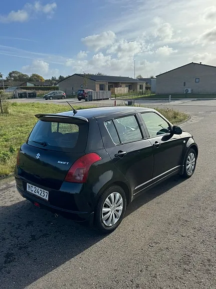 Suzuki Swift 2006 photo 3