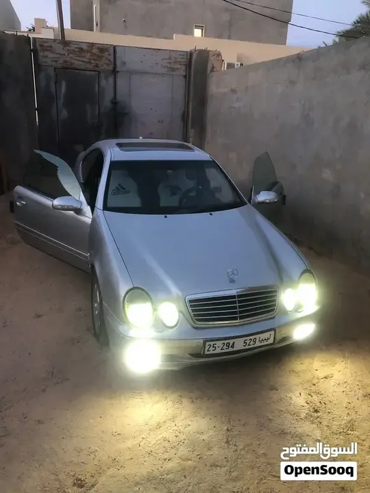 Mercedes-Benz Clk-Class 2002 photo 2