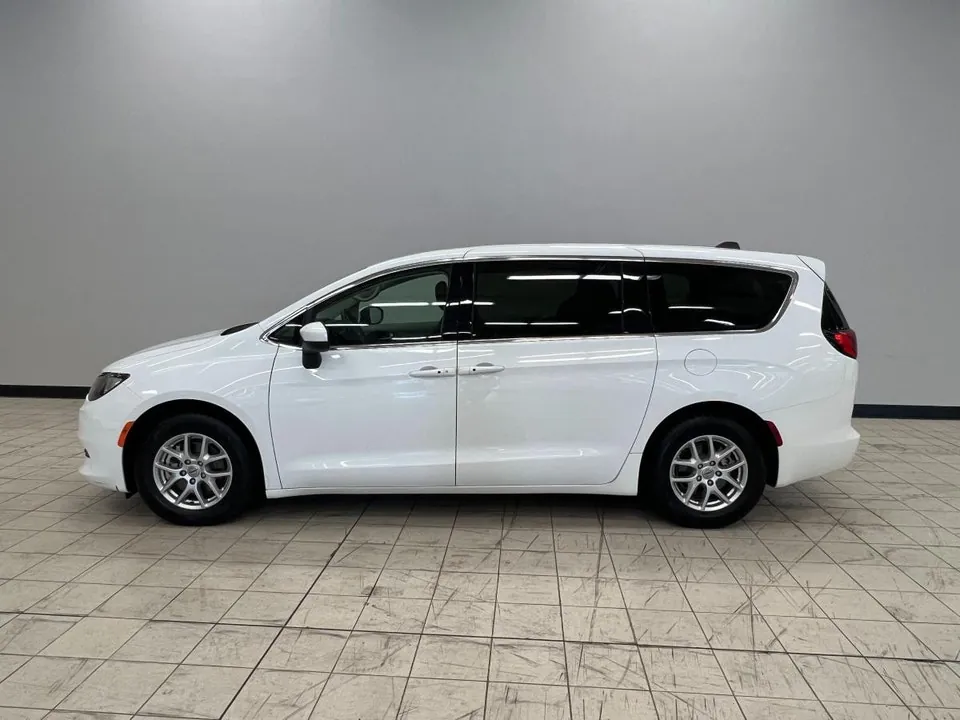 Chrysler Grand Caravan 2023 photo 4