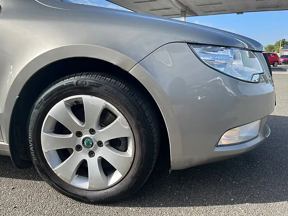 Skoda Superb 2010 photo 5