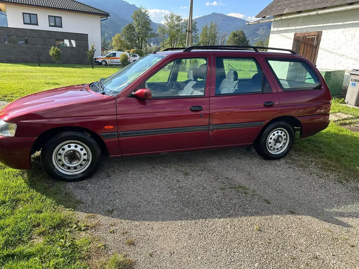 Ford Escort 2000 photo 2