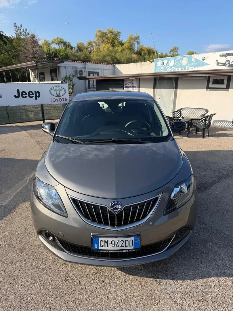Lancia Ypsilon