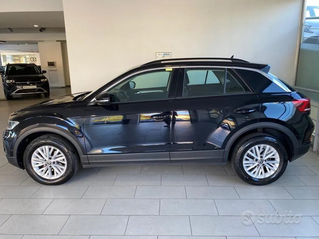 Volkswagen T-Roc 2023 photo 2