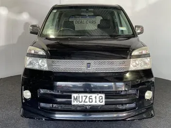 Toyota Voxy 2006 photo 3