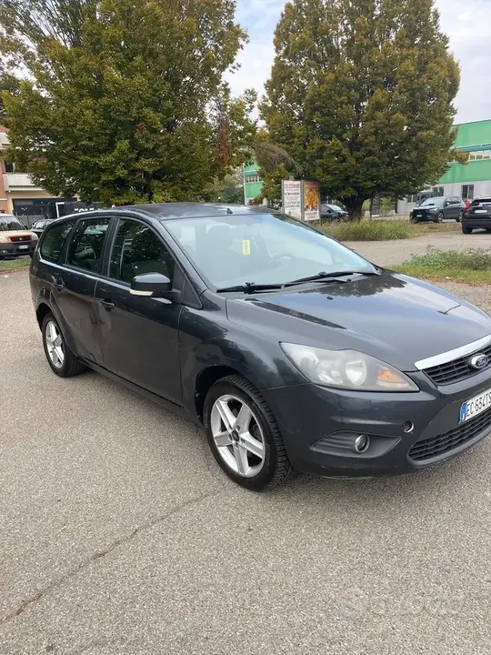 Ford Focus 2010 photo 3
