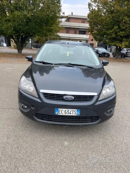 Ford Focus 2010 photo 2