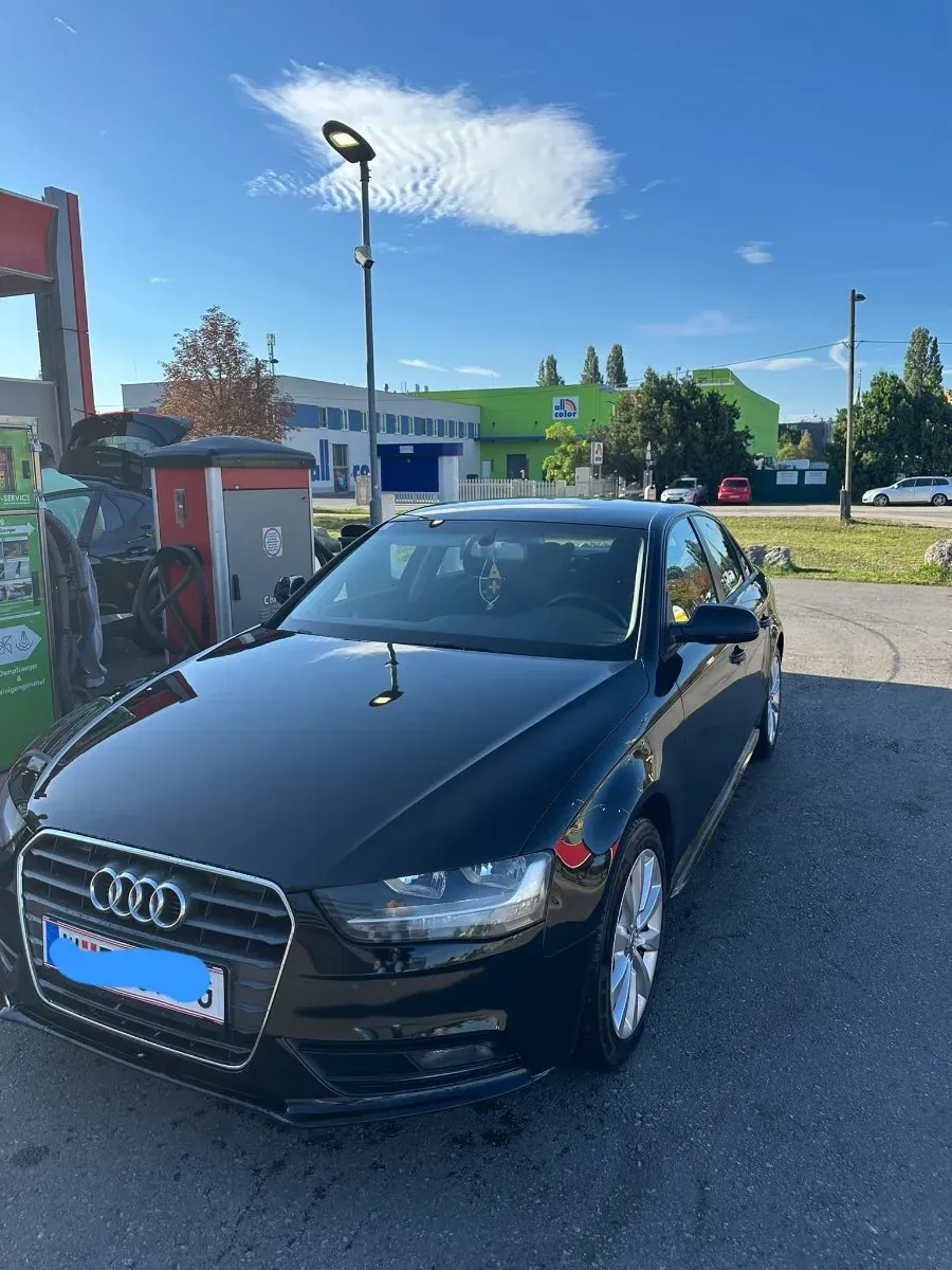 Audi A4 2012 photo 2