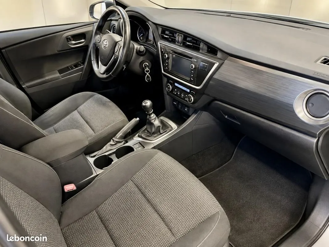 Toyota Auris 2013 photo 4