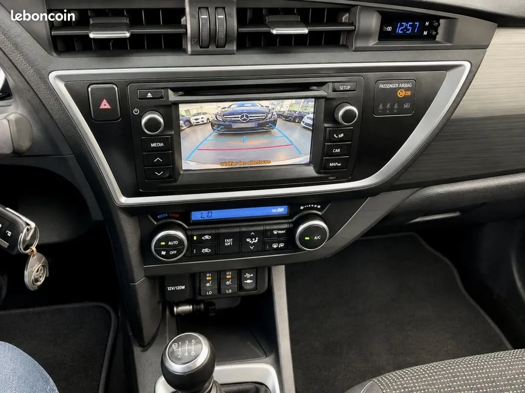 Toyota Auris 2013 photo 5