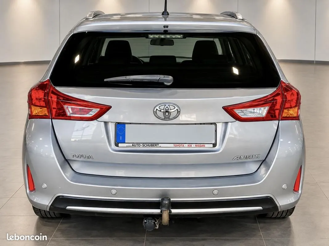 Toyota Auris 2013 photo 3