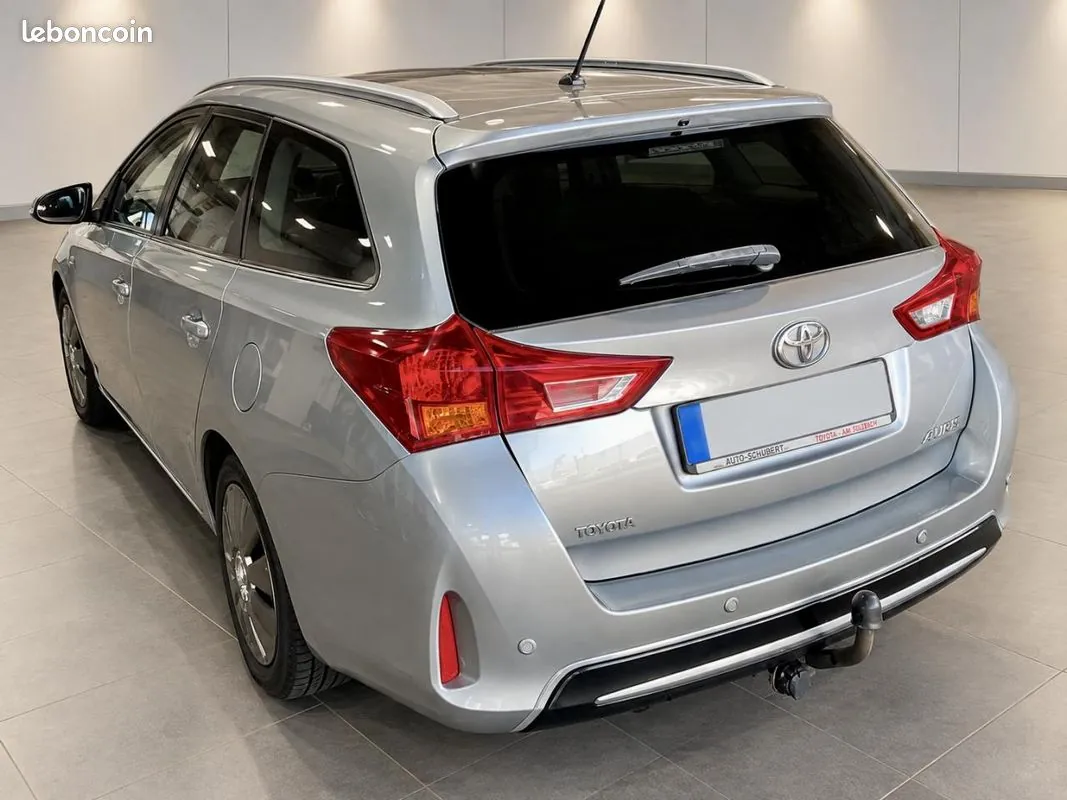 Toyota Auris 2013 photo 2