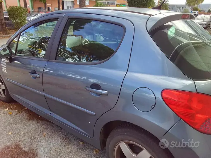 Peugeot 207 2007 photo 2